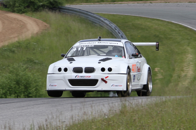 Henrik Moeskjærs meget specielle og flotte BMW på vej ud på langsiden på Ring Djursland
(Foto: Keld Dohm)